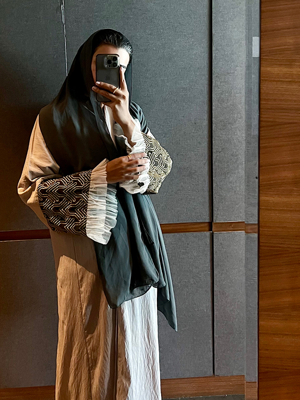 Aura design clearance abaya